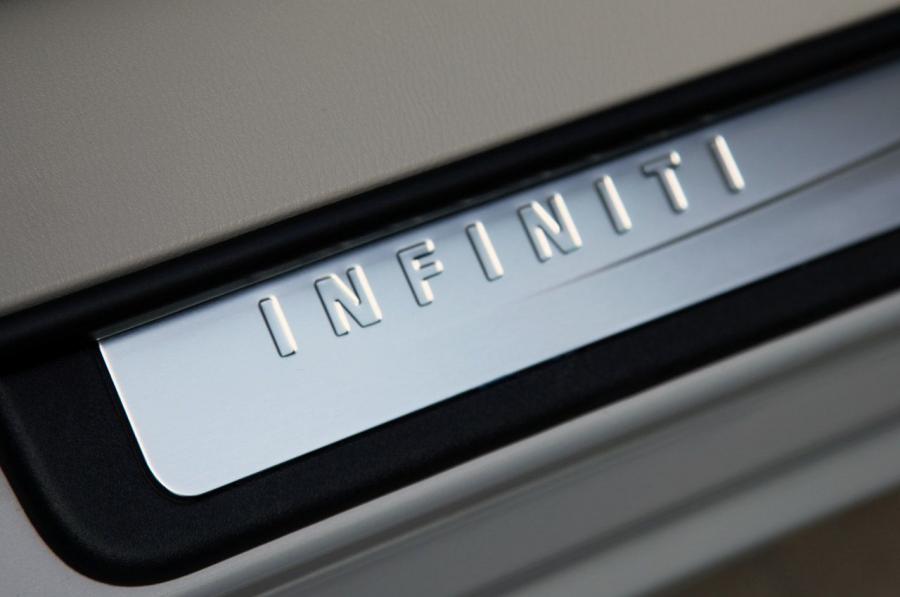  Infiniti M35h 2012 года  (фото 10 из 44)